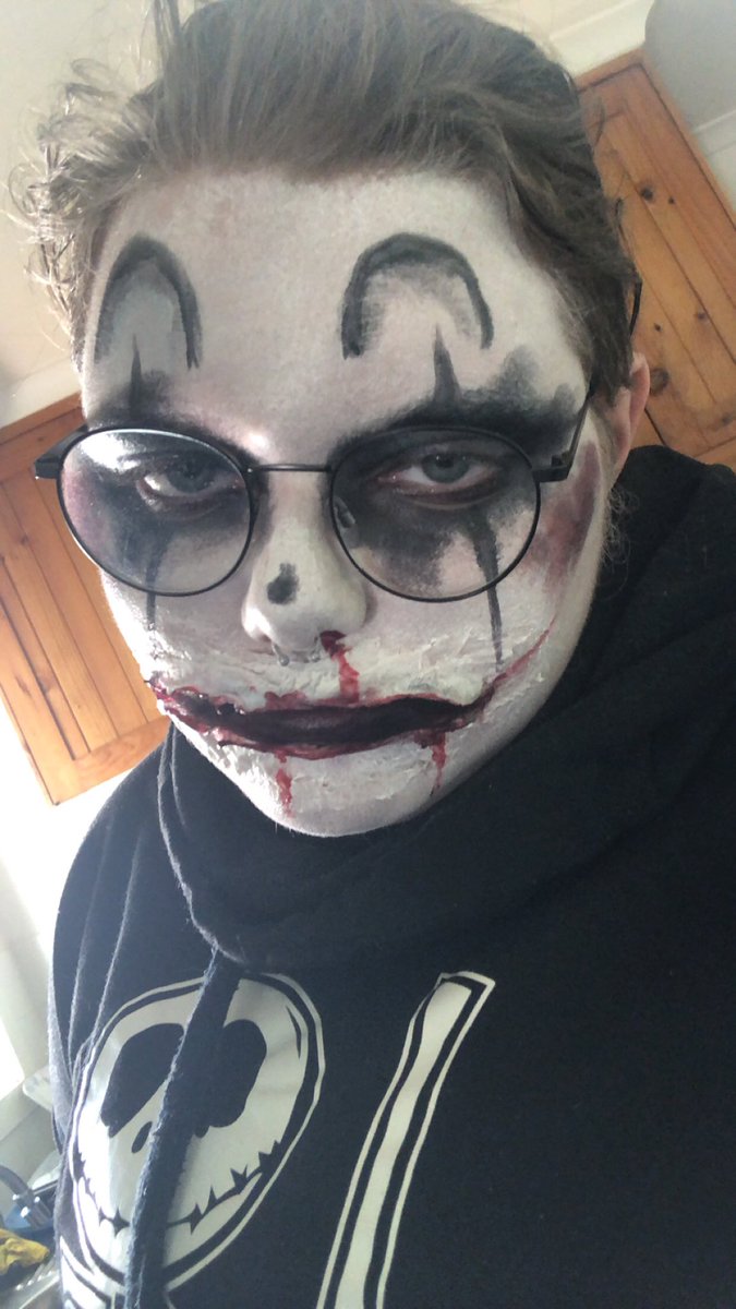 MuffinSkelle's tweet photo. Happy Halloween from Australia!!
(Inspired by @Pink_Stylist as always) https://t.co/p43fNjSA47