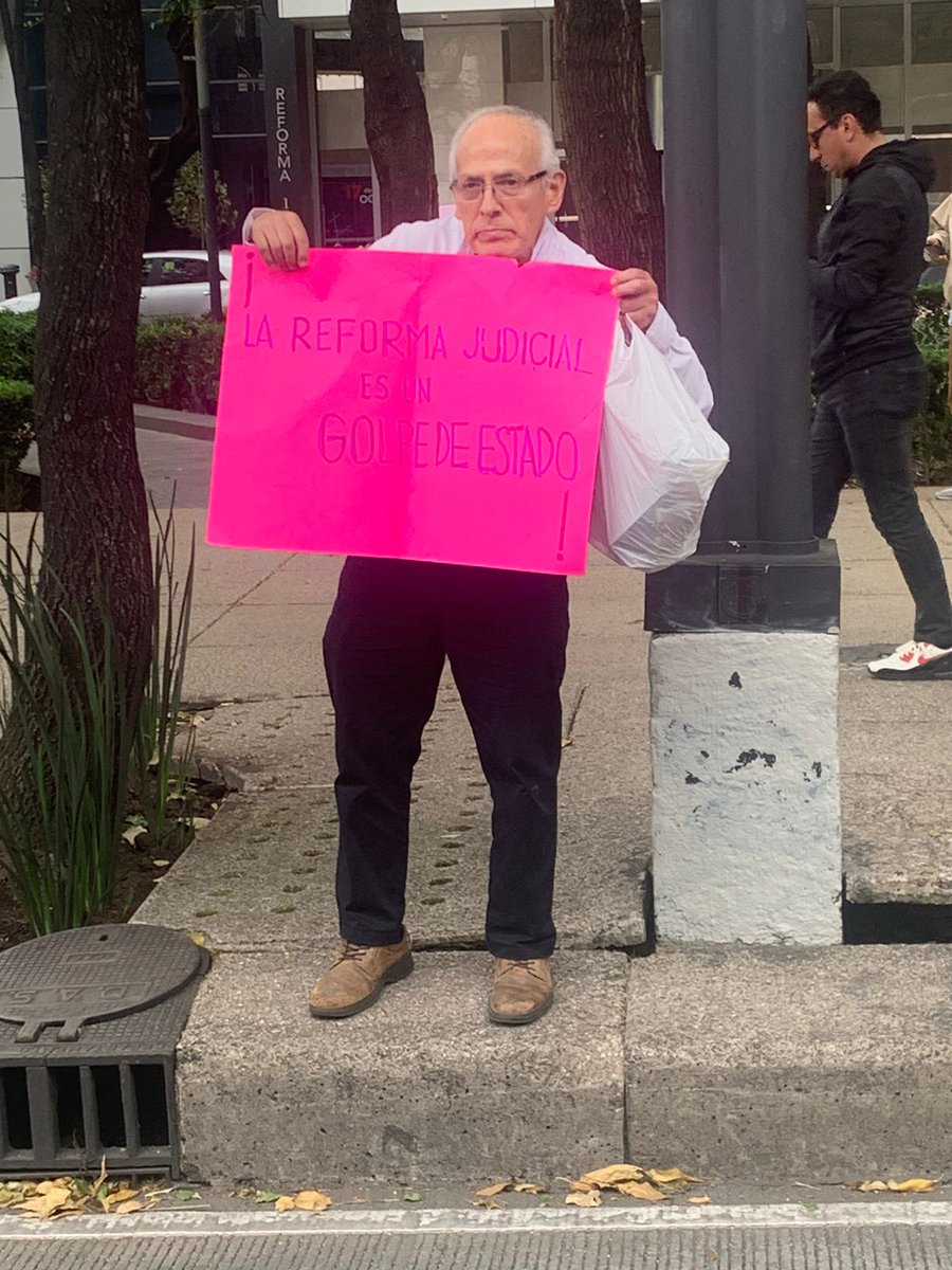 Mex_Liber1's tweet image. #YoApoyoSCJN
#PoderJudicialDeLaFederacion

Comentario político del periodista Raymundo Medellin.

30 de octubre de 2024.

Para salvar la carrera profesional de cientos de jueces y magistrados que han llegado al cargo gracias a años de estudio y exámenes de oposición, el ministro…