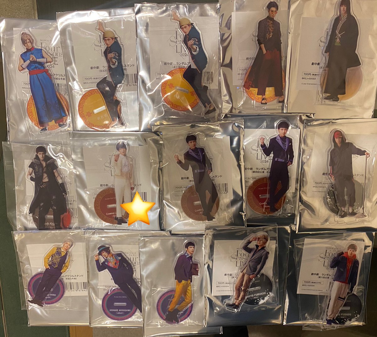 hooooo_515's tweet photo. 【交換】エーステ エーライ フォーライ アクリルスタンド アクスタ

譲→1枚目 万里 臣 十座 左京 紬 丞 東 誉 

求→2.3枚目 密 紬 or定価
💕は各1 
⭐️纏めて交換優先

4日会場手渡し https://t.co/mG5e79I8n8