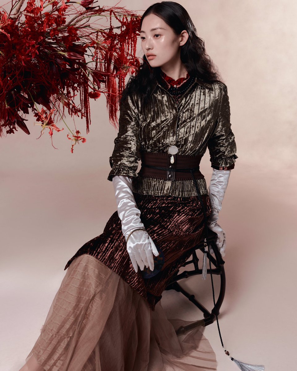 juzui_official's tweet photo. 𝐉𝐔𝐙𝐔𝐈 2024 Fall Collection
The ultimate color fusion,describe a romantic feeling about Chinese colors.
With a graceful posture to show the Oriental aesthetics.
#JUZUI #fashionbeauty #2024fall #chinese https://t.co/4Tzcm6a13x
