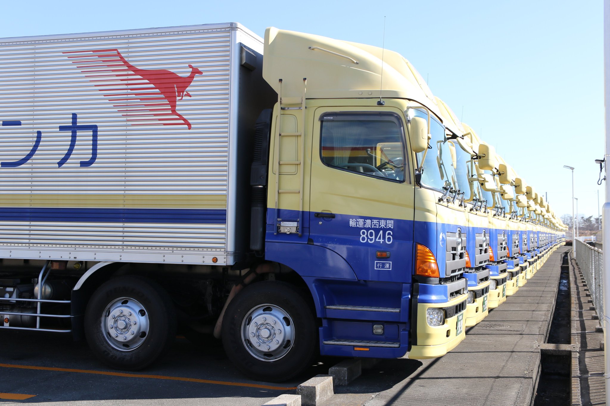 九州西濃運輸創立15周年記念 希少 SEINO トレーラー 1/64 九州西濃運輸 15周年記念 - メルカリ