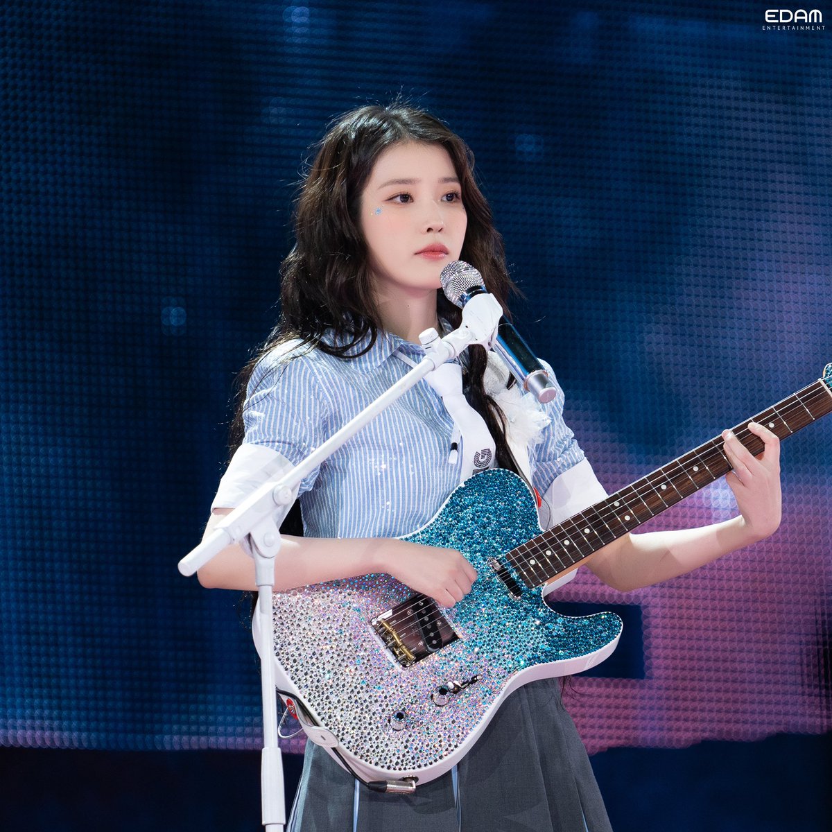 아이유(IU) tweet media