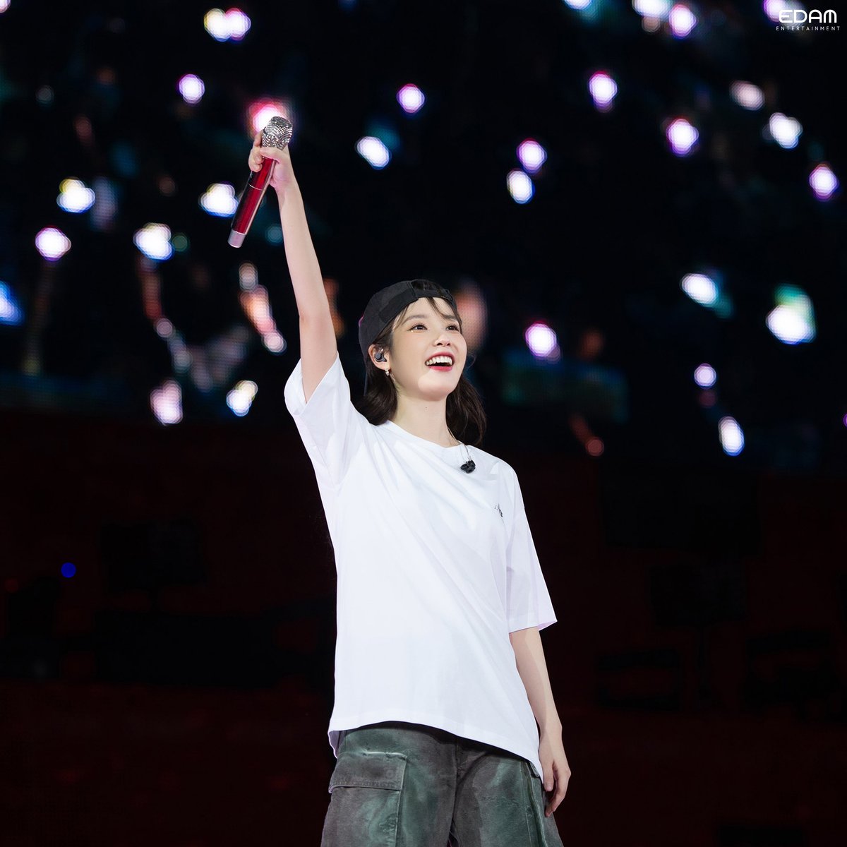아이유(IU) tweet media