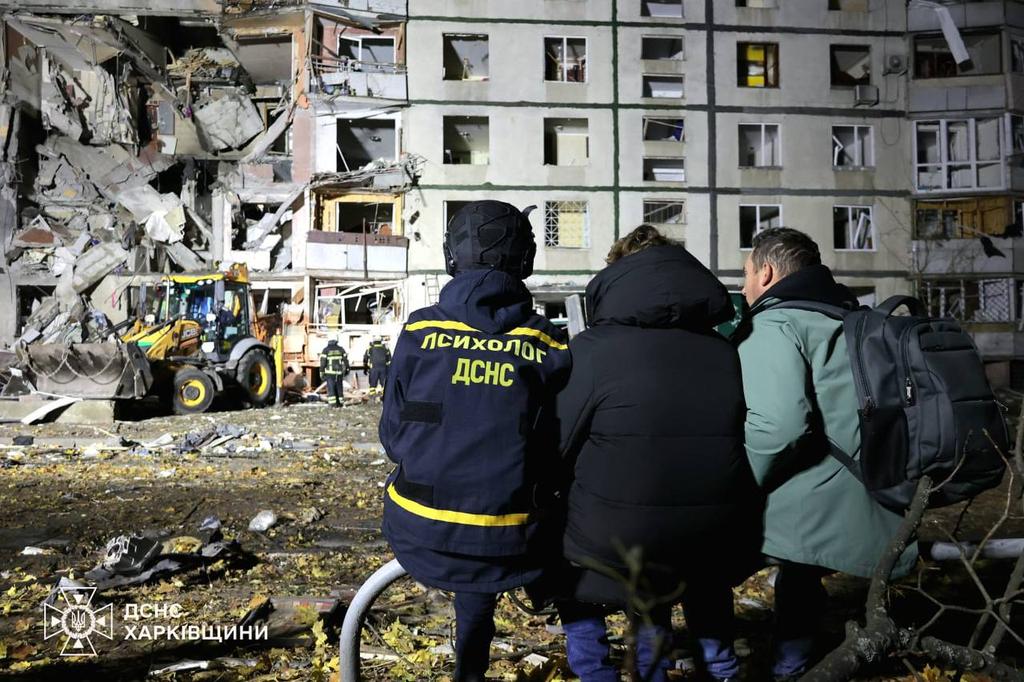 anno1540's tweet photo. 2/
On the evening of Wednesday, October 30, Russian troops bombed the #Saltiv district of Kharkiv and hit a multi-story building , destroying almost the entire entrance. A child died , 35 people were injured .
https://t.co/VnRxCjThU8 https://t.co/cRYMPUg1Jb