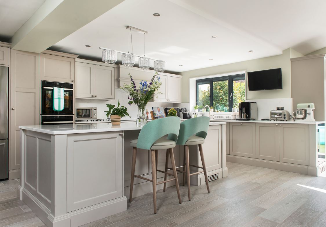 stonehamkitchen's tweet photo. A classic finish has proven to be the most popular style of kitchen this year. Not only does this style have timeless appeal but it is also decorative and versatile. Find out how you can create this look in your home.
Read our blog here - https://t.co/jbwfGHb44y
#classickitchen https://t.co/eheyJsrzxF