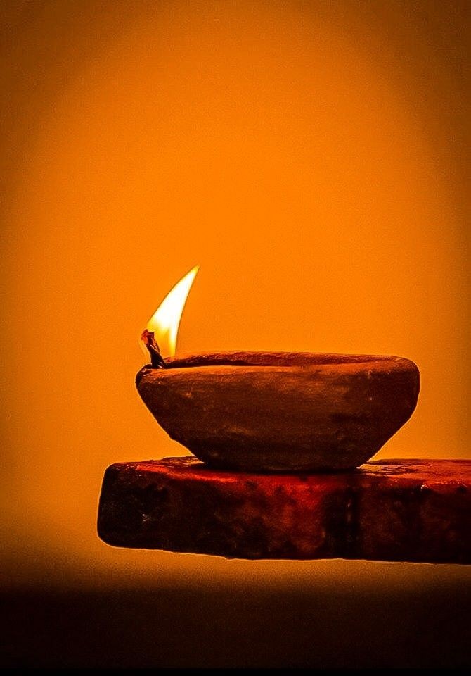 Nidhi Singh (@imnidhisingh_1) on Twitter photo <a href="/SrBachchan/">Amitabh Bachchan</a> рд╕рд╛рджрд░ рдирдорди рдЕрдорд┐рдд рдЬреА, рджреАрдкрд╛рд╡рд▓реА рдХреА рд╢реБрднрдХрд╛рдордирд╛рдУрдВ рдХреЗ рд▓рд┐рдП рд╣реГрджрдп рд╕реЗ рдЖрднрд╛рд░ред рдЖрдк рд╕рджрд╛ рд╕реНрд╡рд╕реНрде, рд╕реБрдЦреА рдФрд░ рд╕рдореГрджреНрдз рд░рд╣реЗрдВред рдЖрдкрдХреА рдХреГрдкрд╛ рдФрд░ рдкреНрд░реЗрдо рд╣рд░ рдПрдХ рдЪрд╛рд╣рдиреЗрд╡рд╛рд▓реЗ рдХреЗ рд▓рд┐рдП рд╣рдореЗрд╢рд╛ рдорд╛рд░реНрдЧрджрд░реНрд╢рдХ рд╣реИрдВред рдЖрдкрдХреЗ рд╢рдмреНрджреЛрдВ рдореЗрдВ рдЬреЛ рдЖрддреНрдореАрдпрддрд╛ рд╣реИ, рд╡рд╣реА рд╣рдореЗрдВ рдкреНрд░реЗрд░рдгрд╛ рджреЗрддреА рд╣реИред рджреАрдкреЛрдВ рдХреЗ рдЗрд╕ рдкрд╛рд╡рди рдкрд░реНрд╡ рдкрд░ рдЖрдкрдХреЗ рдЬреАрд╡рди рдореЗрдВ рднреА рдкреНрд░рдХрд╛рд╢ рдФрд░ рдЦреБрд╢рд┐рдпреЛрдВ <a href="/SrBachchan/">Amitabh Bachchan</a> рд╕рд╛рджрд░ рдирдорди рдЕрдорд┐рдд рдЬреА, рджреАрдкрд╛рд╡рд▓реА рдХреА рд╢реБрднрдХрд╛рдордирд╛рдУрдВ рдХреЗ рд▓рд┐рдП рд╣реГрджрдп рд╕реЗ рдЖрднрд╛рд░ред рдЖрдк рд╕рджрд╛ рд╕реНрд╡рд╕реНрде, рд╕реБрдЦреА рдФрд░ рд╕рдореГрджреНрдз рд░рд╣реЗрдВред рдЖрдкрдХреА рдХреГрдкрд╛ рдФрд░ рдкреНрд░реЗрдо рд╣рд░ рдПрдХ рдЪрд╛рд╣рдиреЗрд╡рд╛рд▓реЗ рдХреЗ рд▓рд┐рдП рд╣рдореЗрд╢рд╛ рдорд╛рд░реНрдЧрджрд░реНрд╢рдХ рд╣реИрдВред рдЖрдкрдХреЗ рд╢рдмреНрджреЛрдВ рдореЗрдВ рдЬреЛ рдЖрддреНрдореАрдпрддрд╛ рд╣реИ, рд╡рд╣реА рд╣рдореЗрдВ рдкреНрд░реЗрд░рдгрд╛ рджреЗрддреА рд╣реИред рджреАрдкреЛрдВ рдХреЗ рдЗрд╕ рдкрд╛рд╡рди рдкрд░реНрд╡ рдкрд░ рдЖрдкрдХреЗ рдЬреАрд╡рди рдореЗрдВ рднреА рдкреНрд░рдХрд╛рд╢ рдФрд░ рдЦреБрд╢рд┐рдпреЛрдВ