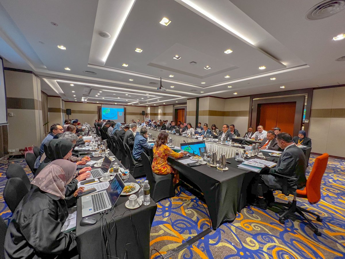 ybkarimhamzah's tweet photo. As chairman of Integrated Regional #Samarahan Development Agency #irsda I was delighted with gd turnout of our recent steering committee meeting. They include state assemblyman for N24 Sadong Jaya &amp; N25 #Simunjan constituencies.; Member of Parliament (MP) for P200 Batang Sadong https://t.co/sDuVM2iMZc