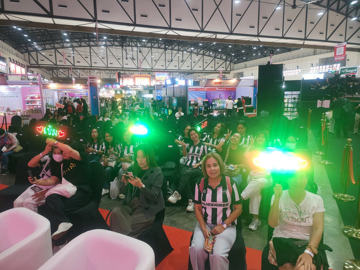 HussaweeFamily's tweet photo. ทัพหน้า เด็กเข้ม ✌️✌️

KEM X MAKRO HORECA 2024 

#เข้มXแม็คโครโฮเรก้า
#ข้าวแสนดีXเข้มหัสวีร์
@Hussaweee https://t.co/6MYRtvEtc3