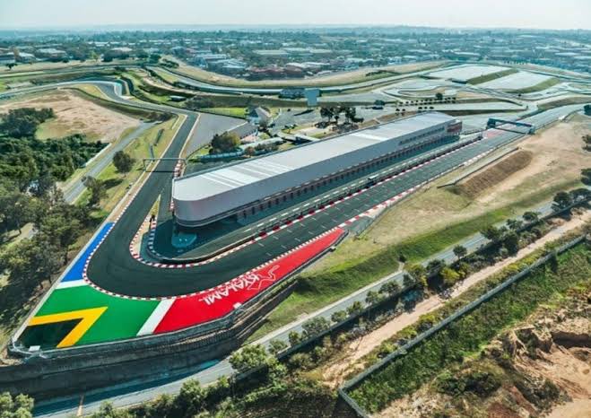 matthewkanniah's tweet photo. 🚦Kyalami Grand Prix Circuit has been given the green light to be upgraded to a FIA Grade 1 circuit, meaning it will have the ability to host Formula 1, Moto GP and more motorsports. Together with Apex Circuit Design the plan is to have South Africa on the calendar by 2027 🇿🇦 https://t.co/382RQa2qCm
