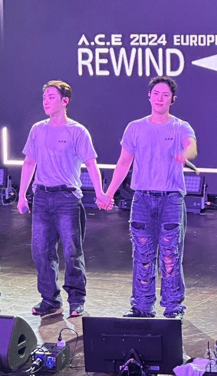TheClamp2's tweet photo. Same cos I thought it was cute as heck
#ACEinLONDON https://t.co/en124vxtfa