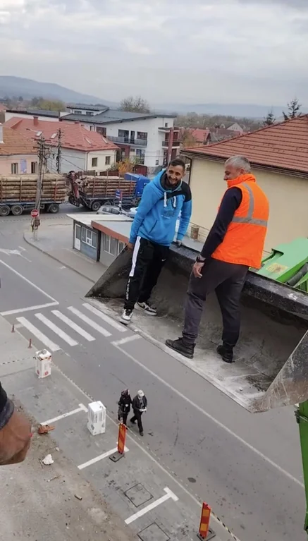 This is how confusing perspective plays with your mind.

First you see two giants in the street, and then...