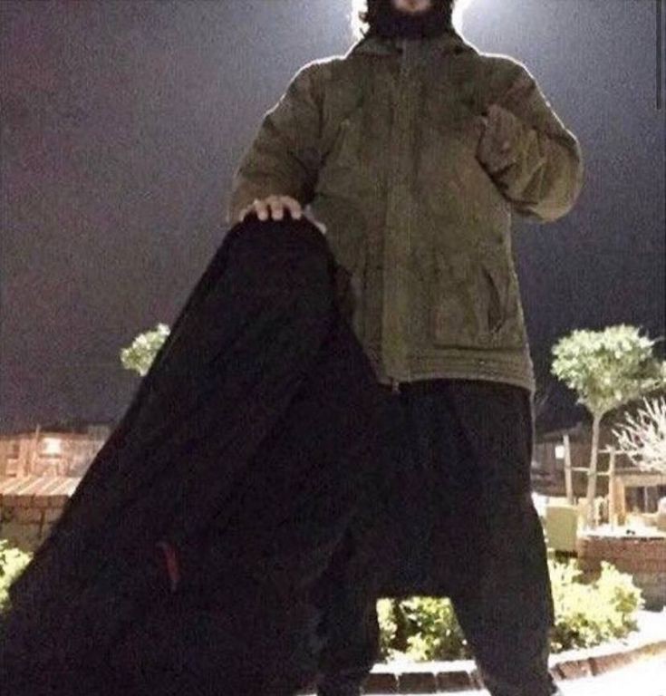 Seni gerçekten seven,tövbe yoluna girmeni ve takva dereceni artırmanı ister;

Kıyamet Günündeki konumunu önemseyen;
Senin daha iyiye doğru ilerlemene yardım eden ve seni ebedî cennetlere sokmasını Rabb'inden diler...
❤️‍🩹