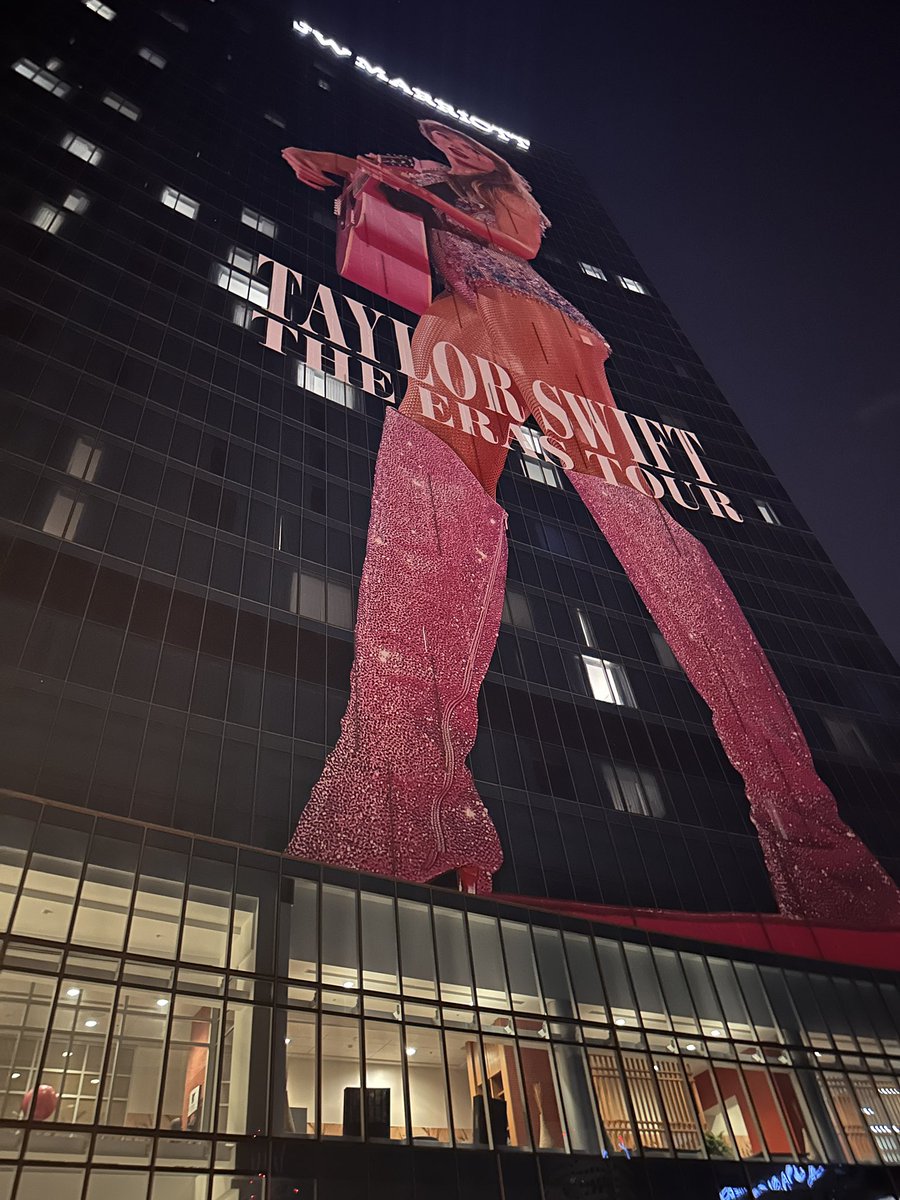 comebackbrihere's tweet image. oh my actual god