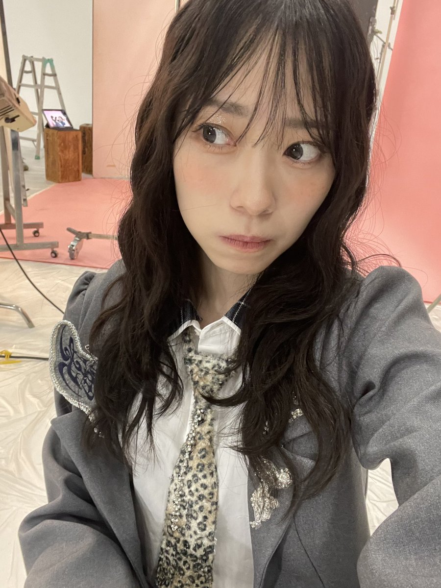 akari_0711's tweet photo. 配信、アンバサダー、じゃっく、など1日に3.4件お仕事回す事が増えて疲れが顔に出てくるようになったので、必殺技つかった🩵CBD配合のトランキスのフェイスマスク🫥お肌ぷるっぷるになってiPhoneカメラ加工無しでコレ！すごくないか？
同じラインのオイルと合わせるとさらに🙆‍♀️
#PR で頂いてから愛用ちゅ~
https://t.co/1302MTAtQP