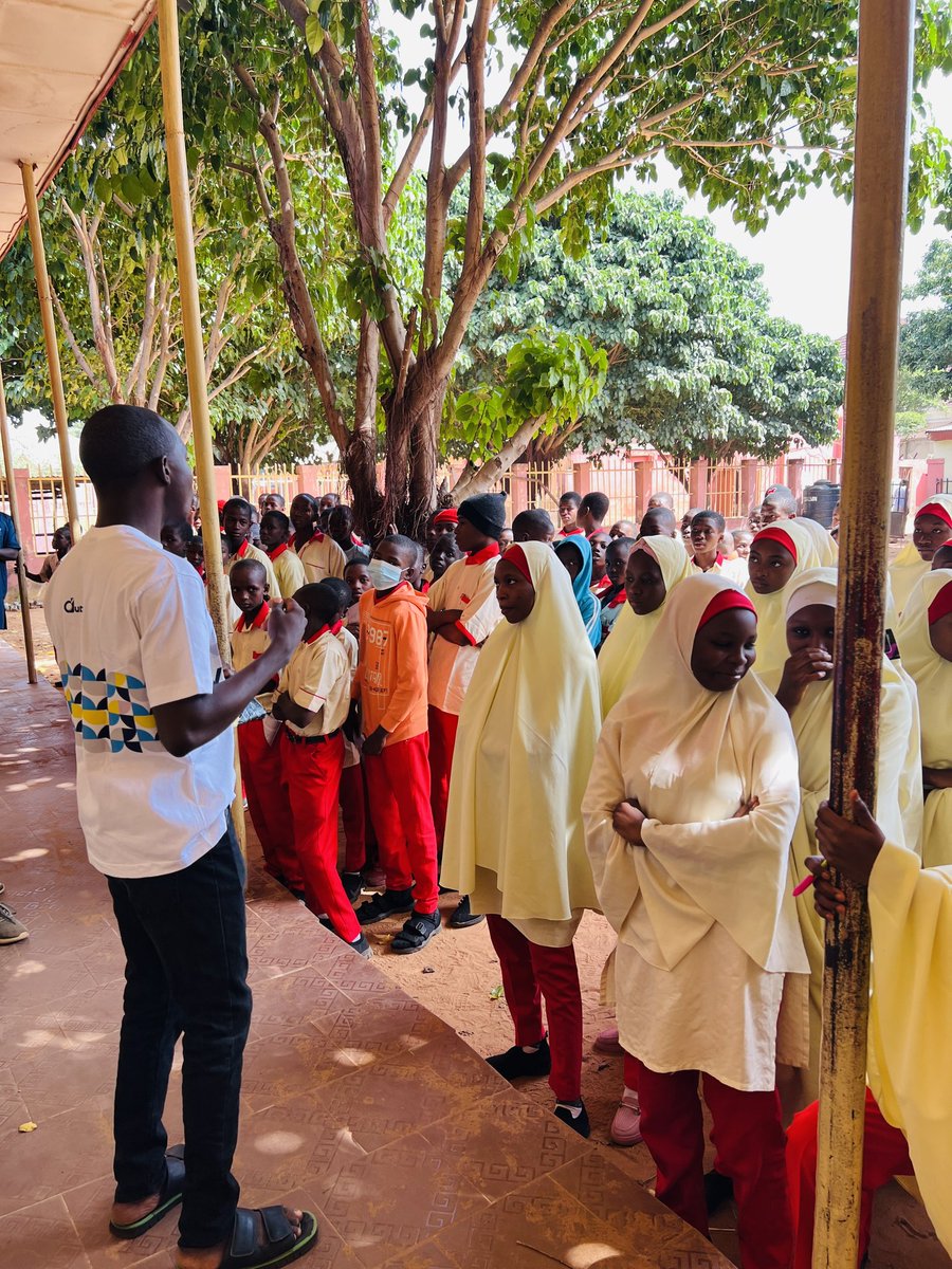 Akererhosheed's tweet image. As a volunteer for @DubawaFacts, I trained SSS students at NIS on Media and Information Literacy (MIL). I made the students know how to fact-check claims with dubawa Chatbot so as not to be misinformed.

#DubawaFacts
#WeekForTruth2024
#AmplifyTruth
#StayInformed
#GlobalMILWeek