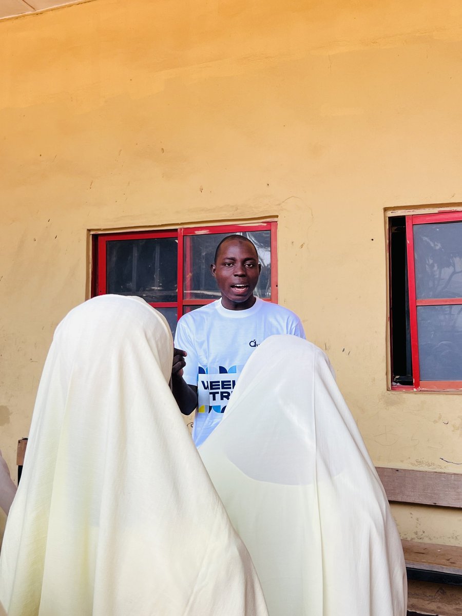 Akererhosheed's tweet image. As a volunteer for @DubawaFacts, I trained SSS students at NIS on Media and Information Literacy (MIL). I made the students know how to fact-check claims with dubawa Chatbot so as not to be misinformed.

#DubawaFacts
#WeekForTruth2024
#AmplifyTruth
#StayInformed
#GlobalMILWeek