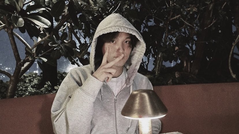 Never hold any expectations when it comes to a day that always brings its own surprises. Refusing to let it go to waste, I let myself fully sink into the ambiance surrounding me, while my mind drifts, thinking how nice it would be if Czennies were here with me.