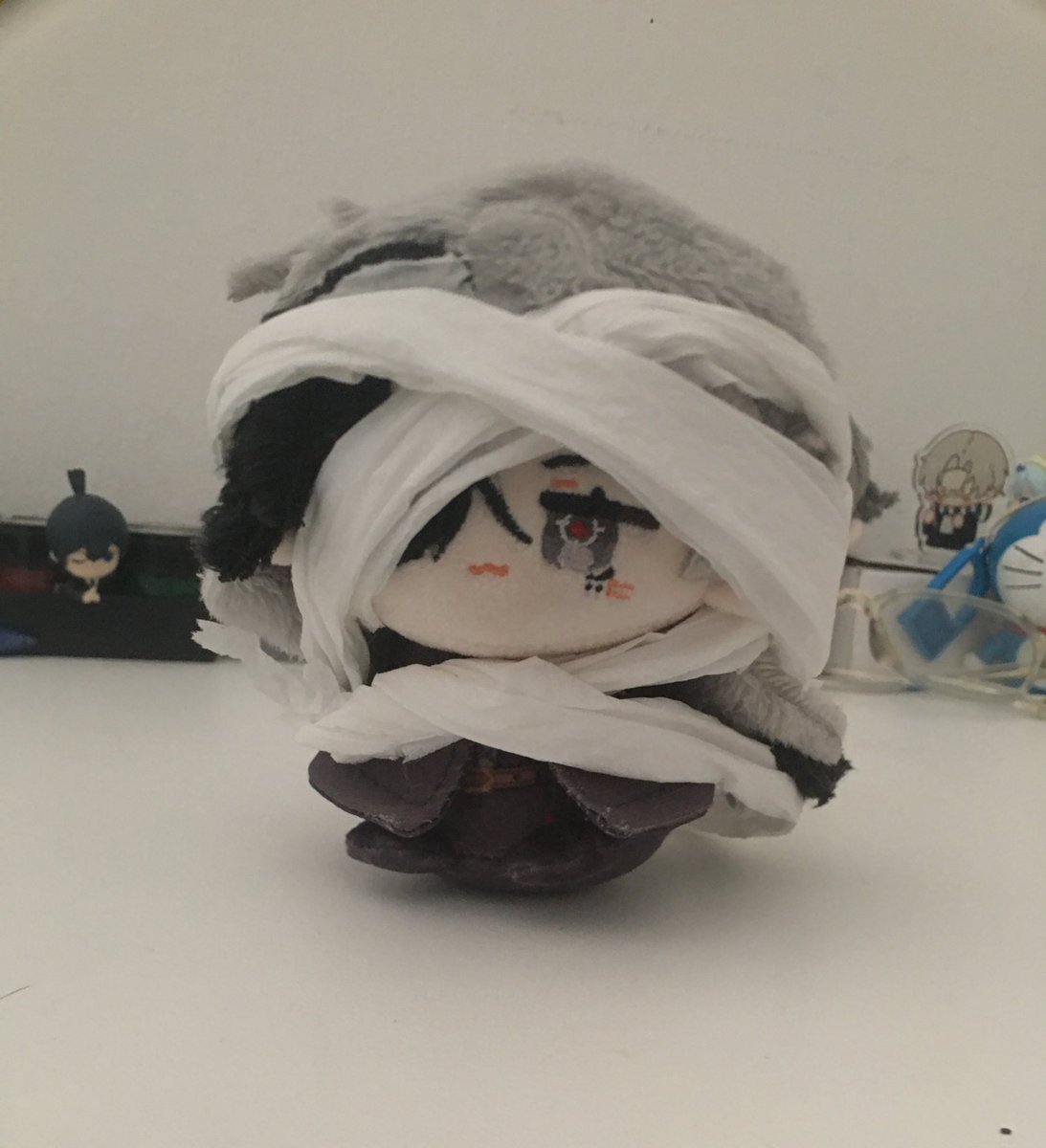 baoussy__'s tweet photo. i use toilet paper for this/j(i’ll post my halloween art tonight) https://t.co/AI5OFNM1N2