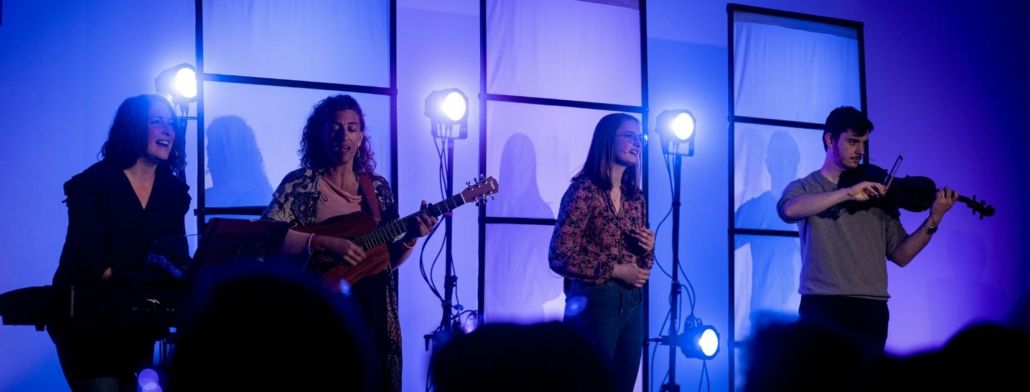 's tweet image. 🎙️ [REPLAY] L’invitée du jour — Les bienfaits de la musique avec Emeline Kreiss, neuropsychologue et théologienne 
 Le secret des bienfaits cachés de la musique !
pharefm.com/2024/10/31/lin… #bienètre #foi #liens #musique #santé