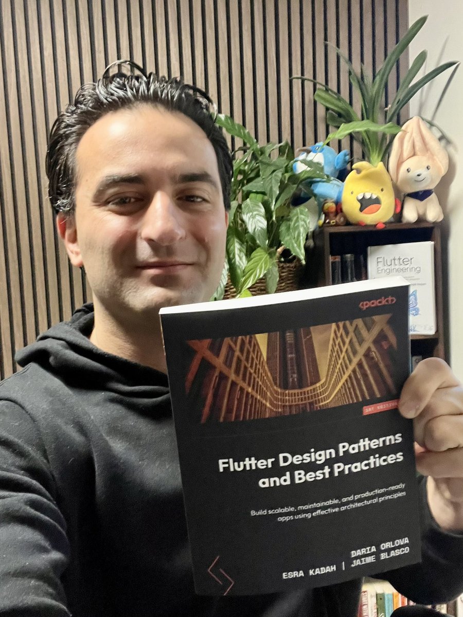 Finally got my copy! I already have read it digitally but nice to have paper copy in my collection.

Well done <a href="/dariadroid/">Daria ✏️🌍🐰💙</a> , @esrakadah and <a href="/JamesBlasco/">Jaime Blasco 💙⚡️</a> 

Love how you illustrated topics and how deep you went to some hard subjects