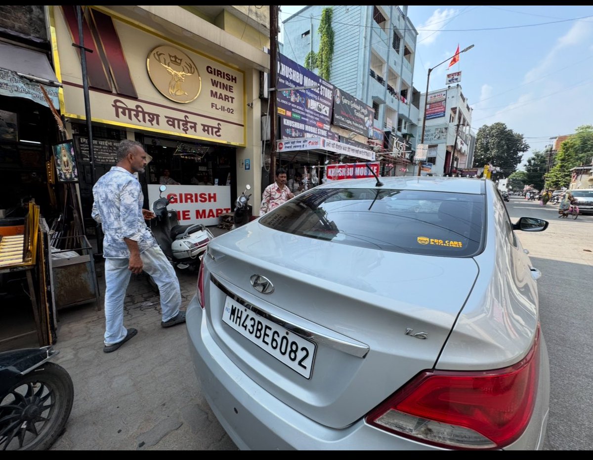 SanskarDewani's tweet photo. @trafficngp the owner refuses to move is vehicle &amp; went shopping ,it’s in wrong parking place. Pls look into this 
Thank You 

Pls give the owner a challan for wrong parking or pls pick the vehicle from here https://t.co/WfJvvJ7peq
