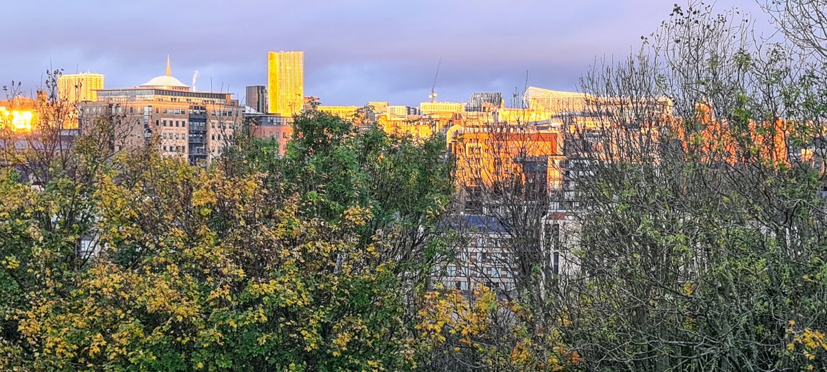 pewileman's tweet photo. Good morning all. @NUFC 2:0 win over #Chelsea last night and the #Toon is celebrating in it's finest #Autumn colours this morning. @StJamesParkNE1 #HadriansTower
๐ธ#SamsungGalaxyPhone https://t.co/Xi4fDgZ7dV