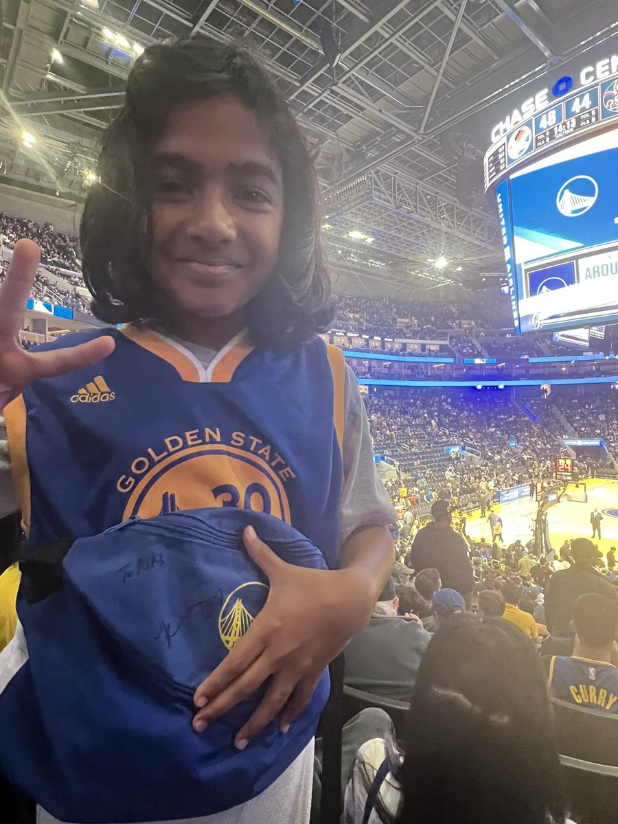 PowellJose's tweet photo. @KelennA7 One of your biggest fans is here too! She says hi! https://t.co/nO7OgD5Kcb
