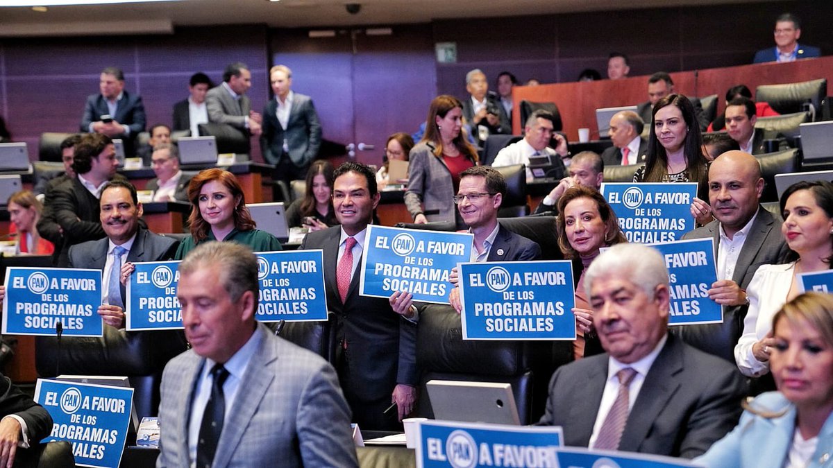 EnriqueVargasdV's tweet photo. Como lo reiteramos el día de hoy, en @AccionNacional estamos a favor de los programas sociales que fueron creados en el sexenio de Vicente Fox. 

#VargasSenador https://t.co/NTOiLXv8no