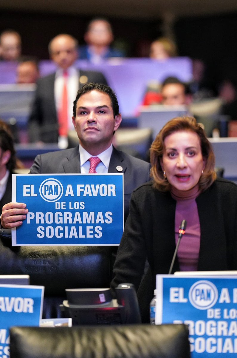 EnriqueVargasdV's tweet photo. Como lo reiteramos el día de hoy, en @AccionNacional estamos a favor de los programas sociales que fueron creados en el sexenio de Vicente Fox. 

#VargasSenador https://t.co/NTOiLXv8no