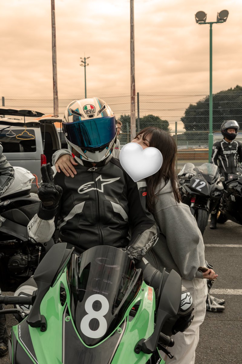 かっこよかった〜✨
写真もめっちゃカッコよく撮ってもらってありがとうございます😭

初めて彼氏がサーキット走るから心配したけど無事に終われてよかったです！
2枚目の私嬉しそうすぎる笑笑
#KRT走行会