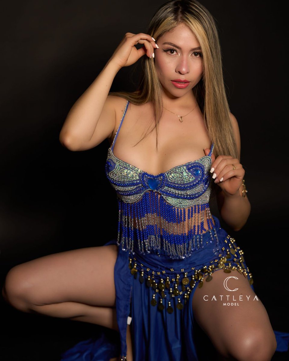 EmmaCastroModel's tweet photo. 🎃 Halloween is here! A show full of surprises and mystery awaits you 👻✨ Trick or treat? 👉 Watch the show at my link @stripchat @cattleyamodel #stripchat https://t.co/e7kE7v36ef
#Halloween #HalloweenBabe #SpookySexy #HalloweenHottie #HalloweenModel #cattleyamodel https://t.co/aeARdFJQ9A