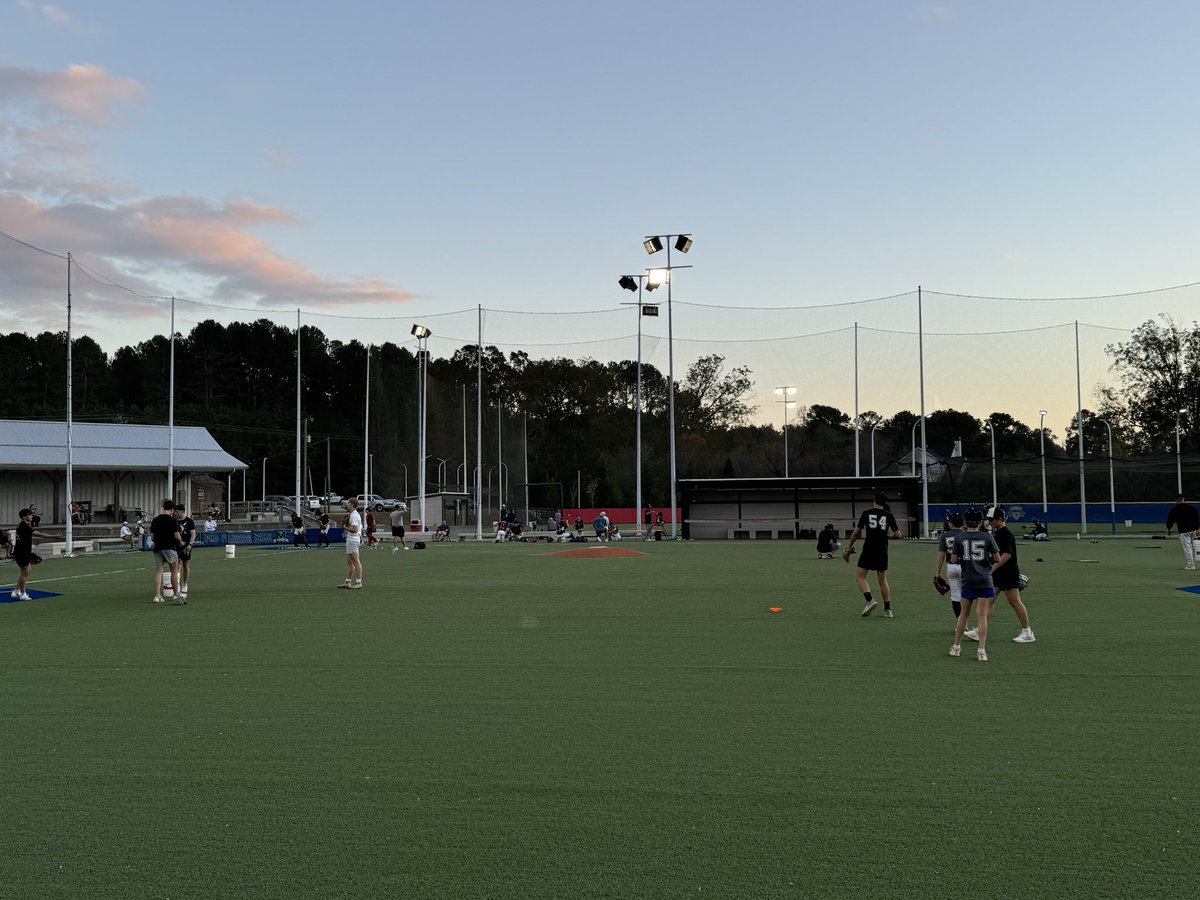 DGearTE's tweet photo. Thankful for nights like these! 

Tuesday and Wednesday nights with a group of guys that simply put, wants to work and get better! 

Not worried about “exposure”, “showcases”, or “the next best thing” - baseball development in its truest form.

🤷 https://t.co/TUVdmW2fsf