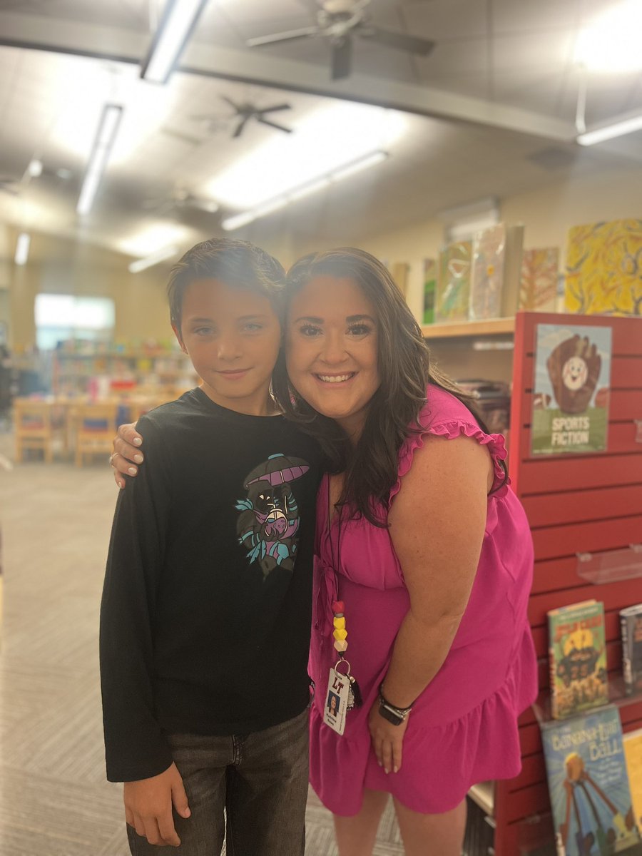 MsRowe6's tweet image. 📸 Picture Day Smiles! Our fourth graders were all dressed up and ready to shine 🌟 We had so much fun capturing these moments together! Can’t wait to see their big smiles in the yearbook! #PictureDay2024 #ProudTeacherMoments 💙✨ @WCHDonna @wcheprincipals @ltisdschools