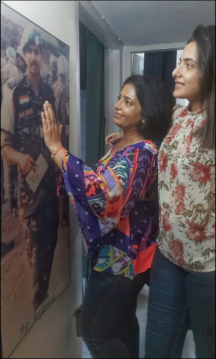37VManhas's tweet photo. Today LIEUTENANT COLONEL GEETANJALI CHOUDHARY and her daughter Tanisha completed 27 year sans

MAJOR SANJEET CHOUDHARY
13 GARHWAL #IndianArmy 

Tanisha was just a few months old when her father immortalized fighting terrorists in J&amp;K in 1997.
 
 #Deepavali2024
#DiwaliCelebration https://t.co/kugzG4H3uW