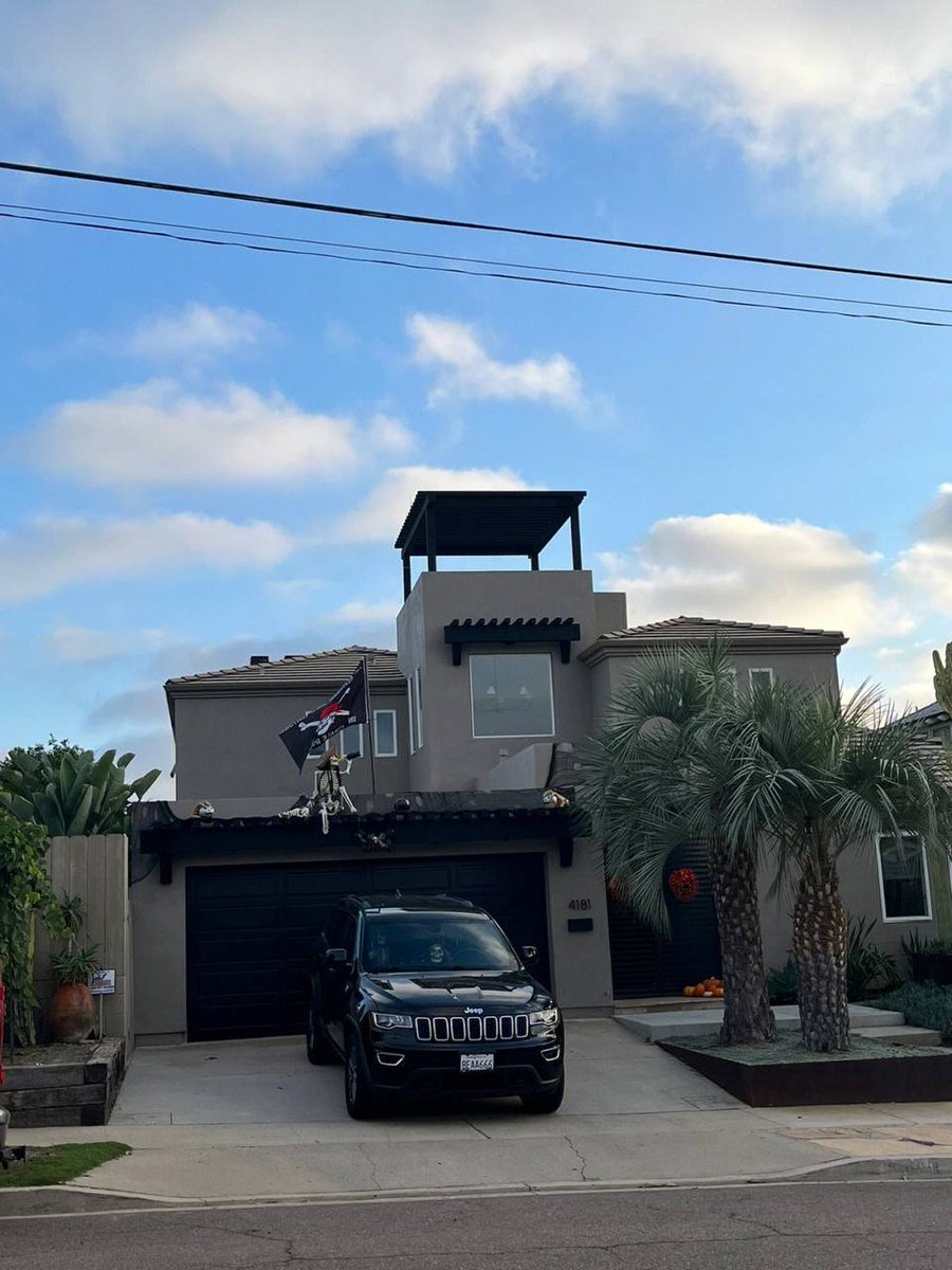 Trinity5206's tweet image. Spent the whole day with my best friend, joyfully and busily preparing various candies and carefully setting up Halloween decorations. Our hearts are filled with anticipation for the upcoming festivities and magic of this holiday.
@Halloween #USA #LosAngeles #BestFriend