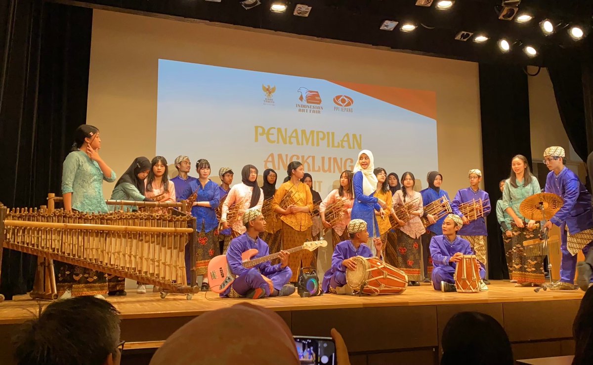 silntokyo's tweet photo. Tim Angklung / アンクルン部

(1) 8/18 サンパール荒川東京（Indonesian Art Fair）
(2) 8/24 東京富士美術館（Tokyo Fuji Art Museum）
(3) 10/12 関東国際高校（Kanto International High School）
(4) 10/19 日本インドネシア市民友好文化フェスティバル（Indonesia-Japan Freindship Festival) https://t.co/xuZRglDS6B