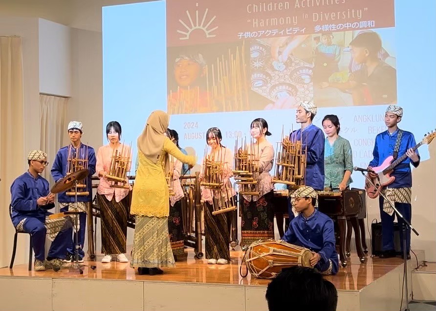 silntokyo's tweet photo. Tim Angklung / アンクルン部

(1) 8/18 サンパール荒川東京（Indonesian Art Fair）
(2) 8/24 東京富士美術館（Tokyo Fuji Art Museum）
(3) 10/12 関東国際高校（Kanto International High School）
(4) 10/19 日本インドネシア市民友好文化フェスティバル（Indonesia-Japan Freindship Festival) https://t.co/xuZRglDS6B