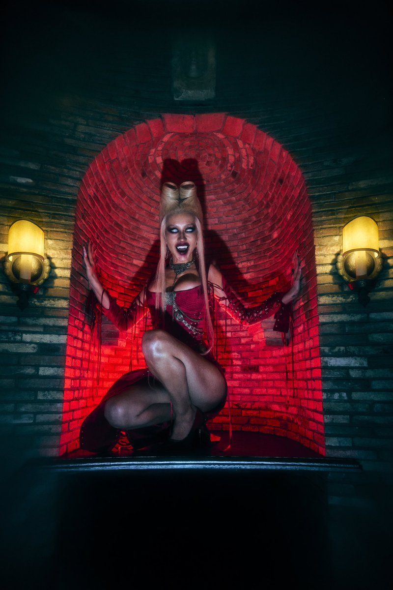 Christina Aguilera tweet media