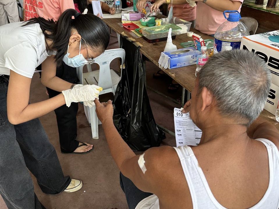 MEDICAL MISSION DAY 1 🩺

Kahapon ay nagsagawa tayo ng Medical Mission para sa mga residenteng lubhang naapektuhan ng #KristinePH sa Brgy. Mabolo at Brgy. Sabang sa Naga City.