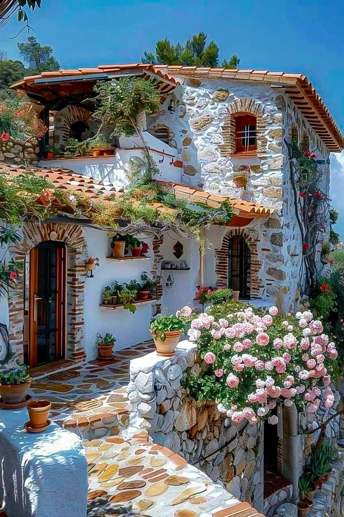 nwaoal's tweet photo. 🌺🍃
🍃

أجمل ما في الأزمات
هو أنها تعيد ترتيب الآخرين
حولك تكشف معادنهم
و تبين لك من يستحق أن يكون
بالقرب و من لا يستحق
كل الأزمات ستمرّ لكن الذين خذلونا
لن يعودوا إلى أماكنهم القديمة أبداً ...
. https://t.co/IDjb55OFva