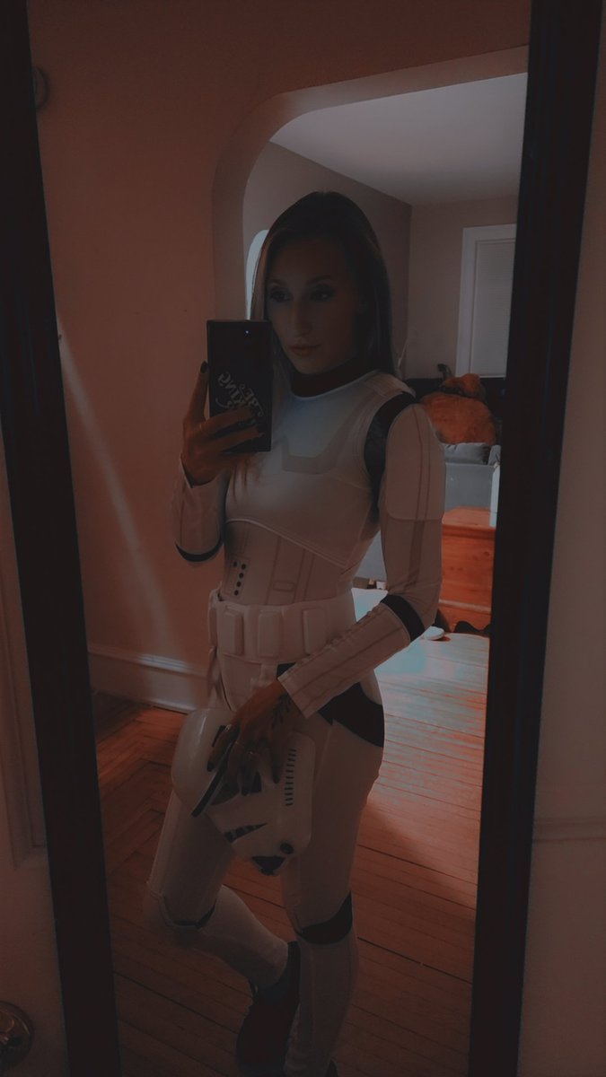 AmandaJolenee's tweet photo. Serving the empire 😈
•
•
•
#happyhalloween #starwars #stormtrooper #thedarkside https://t.co/IekiO87jDd
