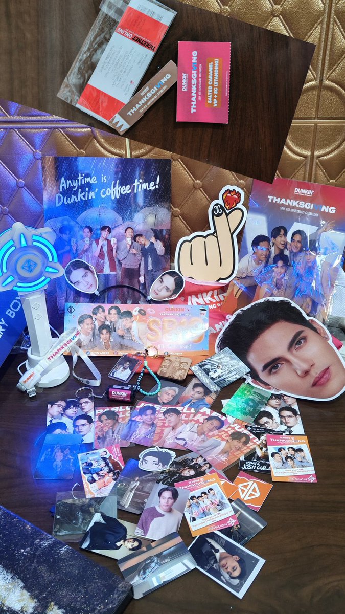 Ggdn25's tweet photo. First ever concert ko to sobrang saya .. 😭 NASA tamang fandom tlga Ako 🫶 ang babait nyo slmat sa mga freebies 🫰
#SB19DunkinPHThanksgi𝗩𝗜ng #SB19
#DunkinXSB19 #SB196thAnniversary
#Happy6thAnniversarySB19
#SB19BackAtTheBigDome
#SB19AtTheBigDome @dunkinph https://t.co/Ux2xsMzyAP