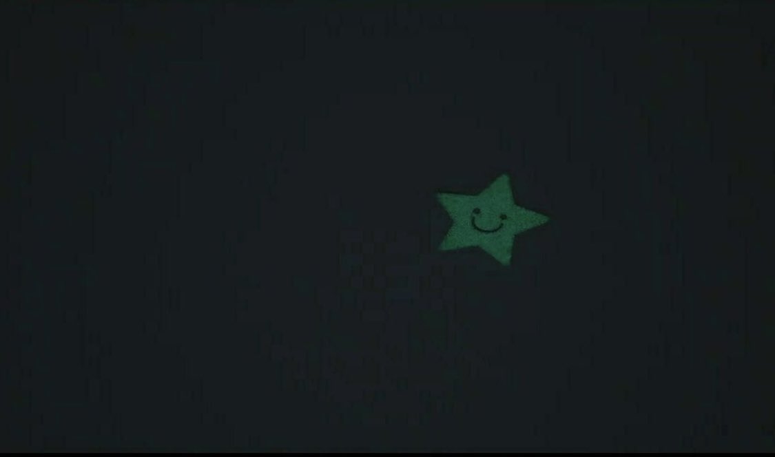 jiwonologee's tweet photo. looking up at their little star. https://t.co/G9wxqSBc3L