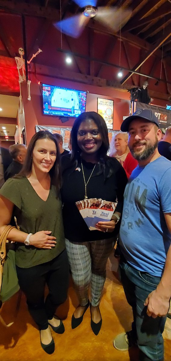 mrsufodike's tweet photo. VOTE Republican 🇺🇸❤️ Thanks Aaron Del Mar & Palatine RepublicPalatine Township Republican Organization packed event at #taphouse 🍺
#GOTV #supportlocal #tosiforrep #VoteEarly #palatine #votered #votetosiforstaterep #district51 #thetaphousegrill #election2024 https://t.co/qRtvtN7AZo