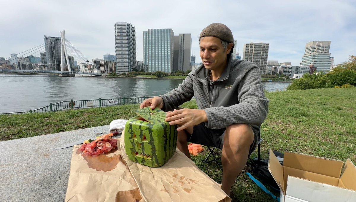 ONLYinJAPANtv's tweet photo. World’s first-ever Square Watermelon Jack-o’-lantern 🎃 #onlyinjapan it’s impossible to find orange pumpkins here but we’ve got these instead, wha’da’ya think? Frankenstein would be proud. #halloweeen #squarewatermelon https://t.co/DYyvr5ZB2R