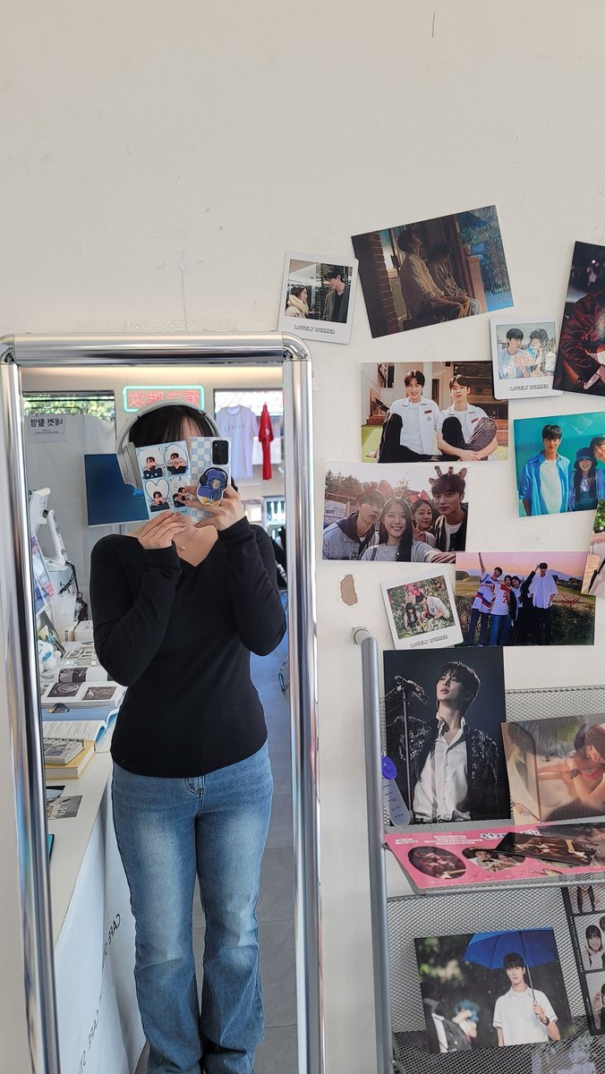 포토매틱과 연력이 탐나서 다녀왔어용!!
우석이가 그려진 포토매틱은 아니지만 화질도 좋구 맘에들어요!!대본집이랑 포토에세이보니까 다시 선업튀정주행하고싶어지게 만드네요ㅠㅠ
너무너무 귀여웠어용~~~!!!

#𝑨𝒖𝒕𝒖𝒎𝒏_𝑾𝒐𝒐𝒔𝒆𝒐𝒌
#가을의_선물_변우석