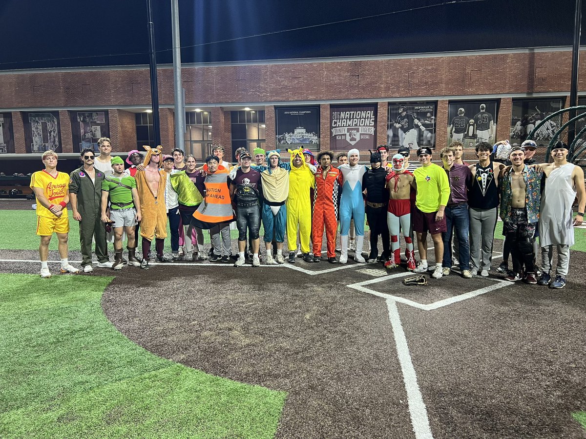 TrinityTigersB2's tweet photo. Halloween scrimmage w the fellas. #TUBaseball https://t.co/NrPX7w0RUp