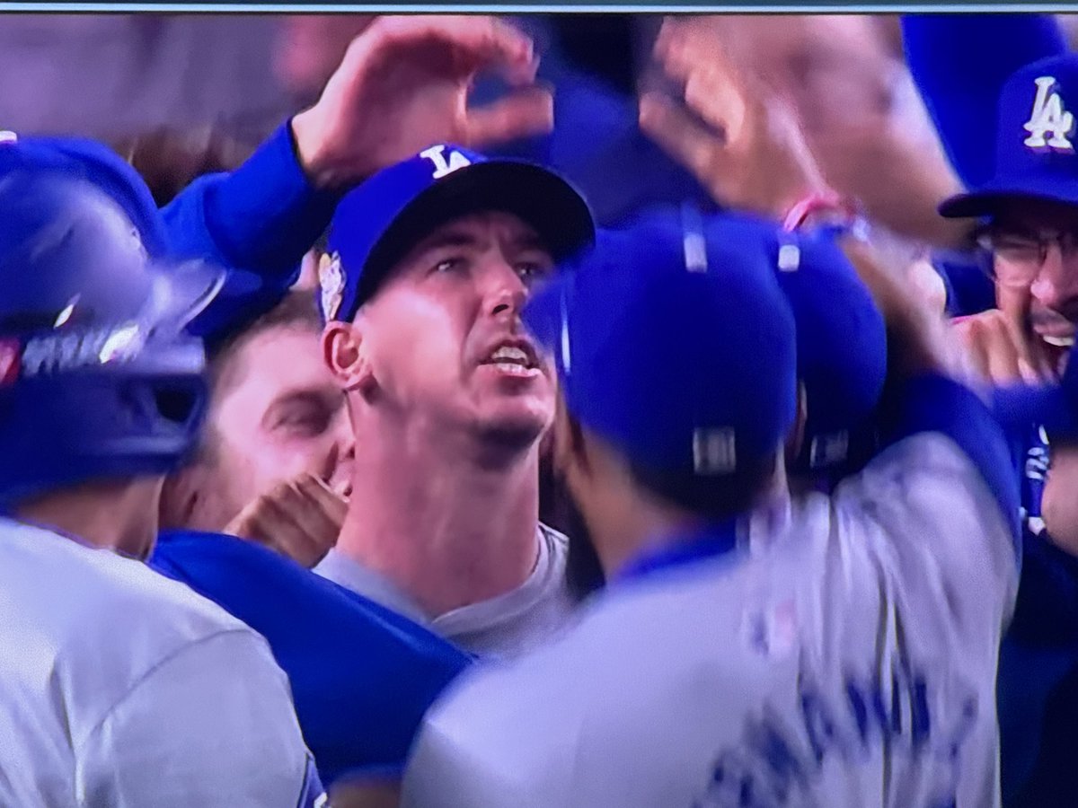 DiegoArcos14's tweet photo. Solo hicieron falta 5 juegos…los Dodgers no necesitaron  de más partidos para derrotar a los Yankees en esta serie mundial de béisbol que prometía mucho más y no colmó las expectativas de la paridad que se esperaba iba a tener …los Dodgers  fueron mucho lote 
CAMPEONES https://t.co/rYRcJEd5Rw