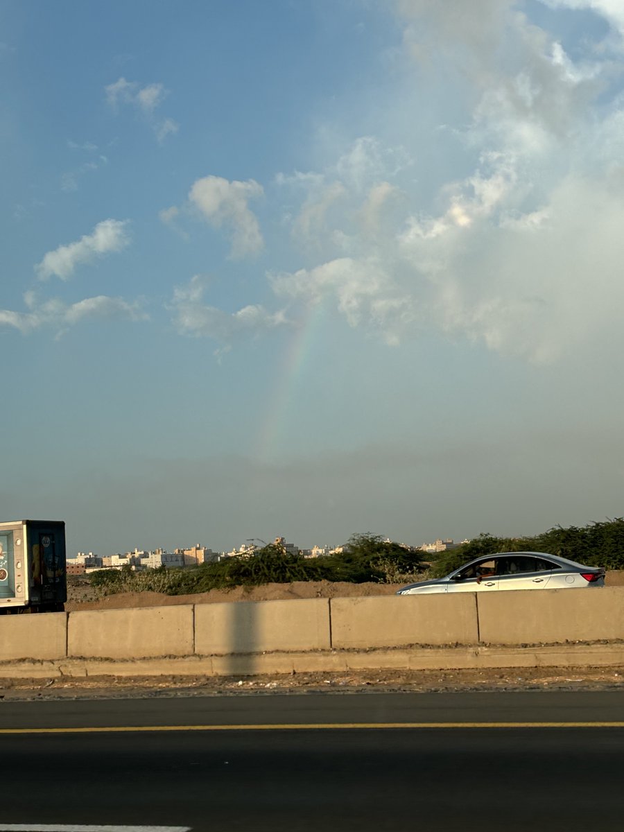 قوس المطر في جده 😍

#جده_lلان