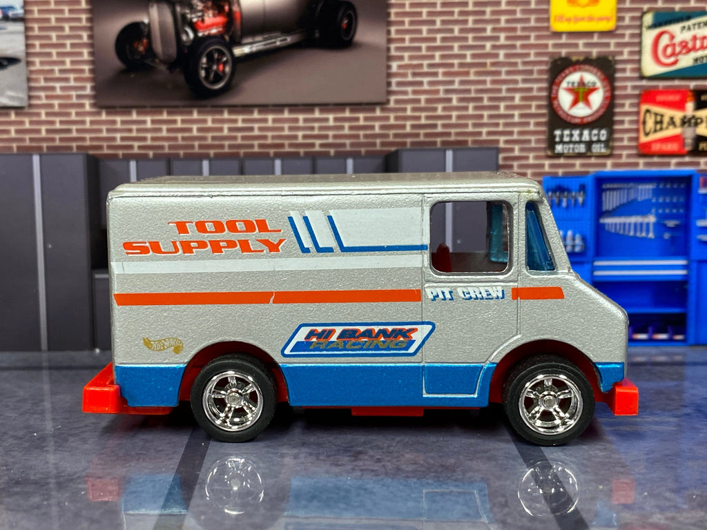 MuncleM's tweet photo. Unleash your inner collector with Muncle Mikes' Custom Hot Wheels Combat/Delivery Truck! 🚚💨 Hand customizing makes these mini marvels a must-have. Get yours for just $19.95 while it lasts! 🔥🔥 #customhotwheels #RubberTires #HotWheels https://t.co/FUAWVCbARX https://t.co/nhdJPwQDEK